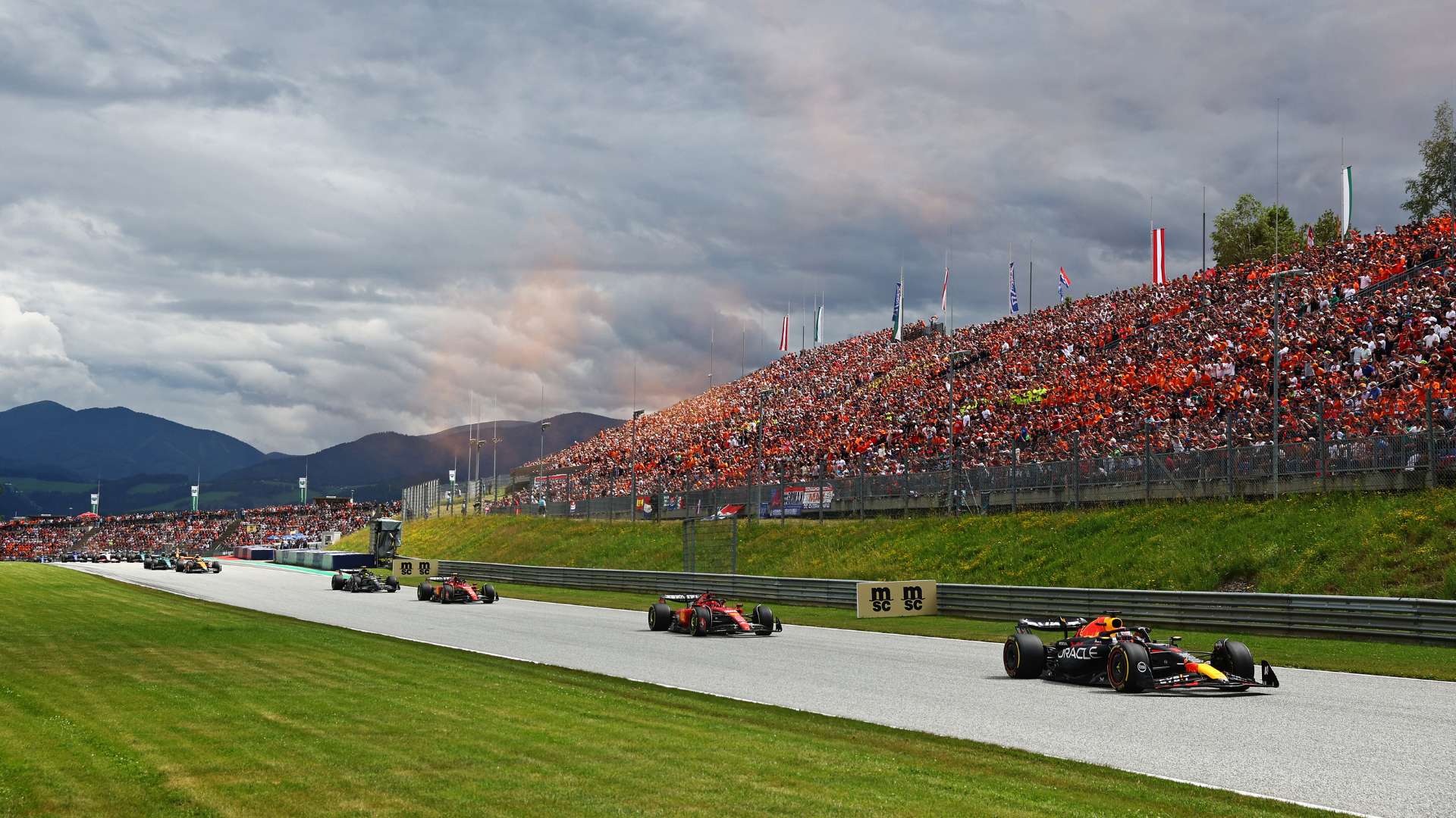 都在努力避 都在努力避